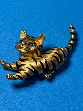 Gold and Black Striped Cat Brooch with Green Eyes